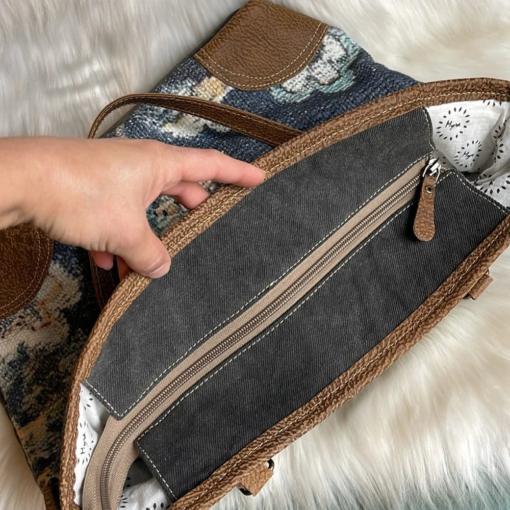 Myra Bag Shoulder Bag